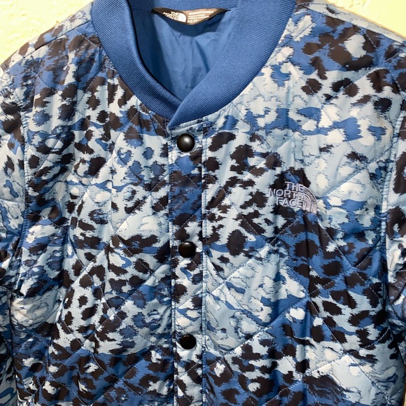 Women’s Northface jacket - Picture 7 of 9